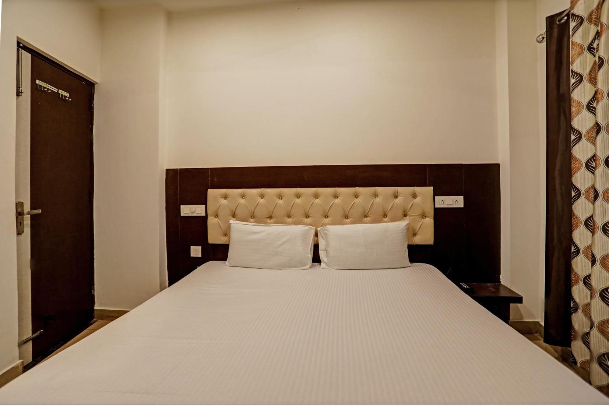 Oyo Hotel The Red Hut Chandīgarh 外观 照片