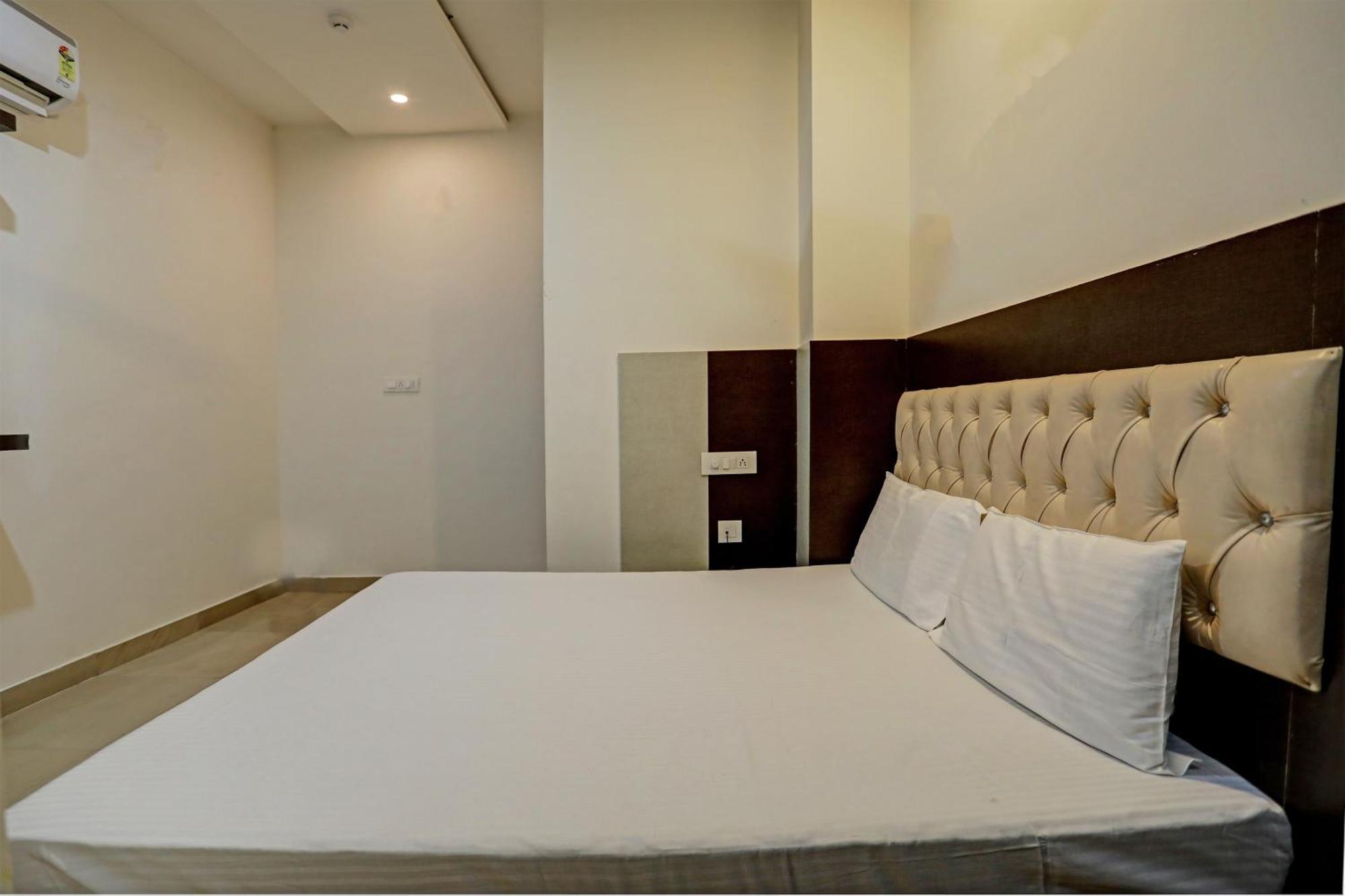 Oyo Hotel The Red Hut Chandīgarh 外观 照片