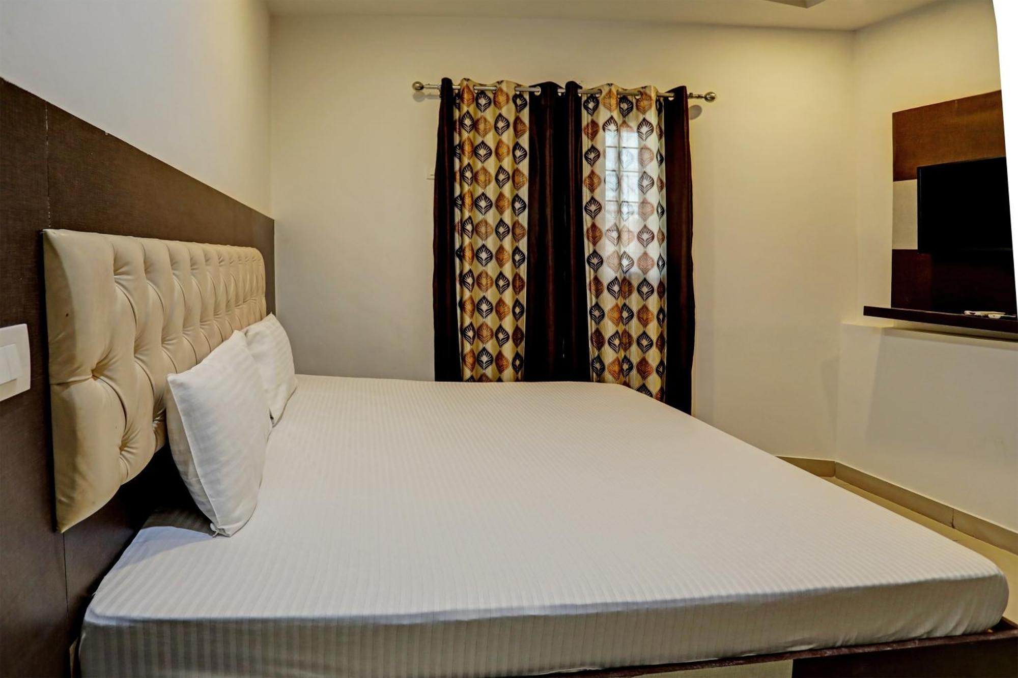 Oyo Hotel The Red Hut Chandīgarh 外观 照片