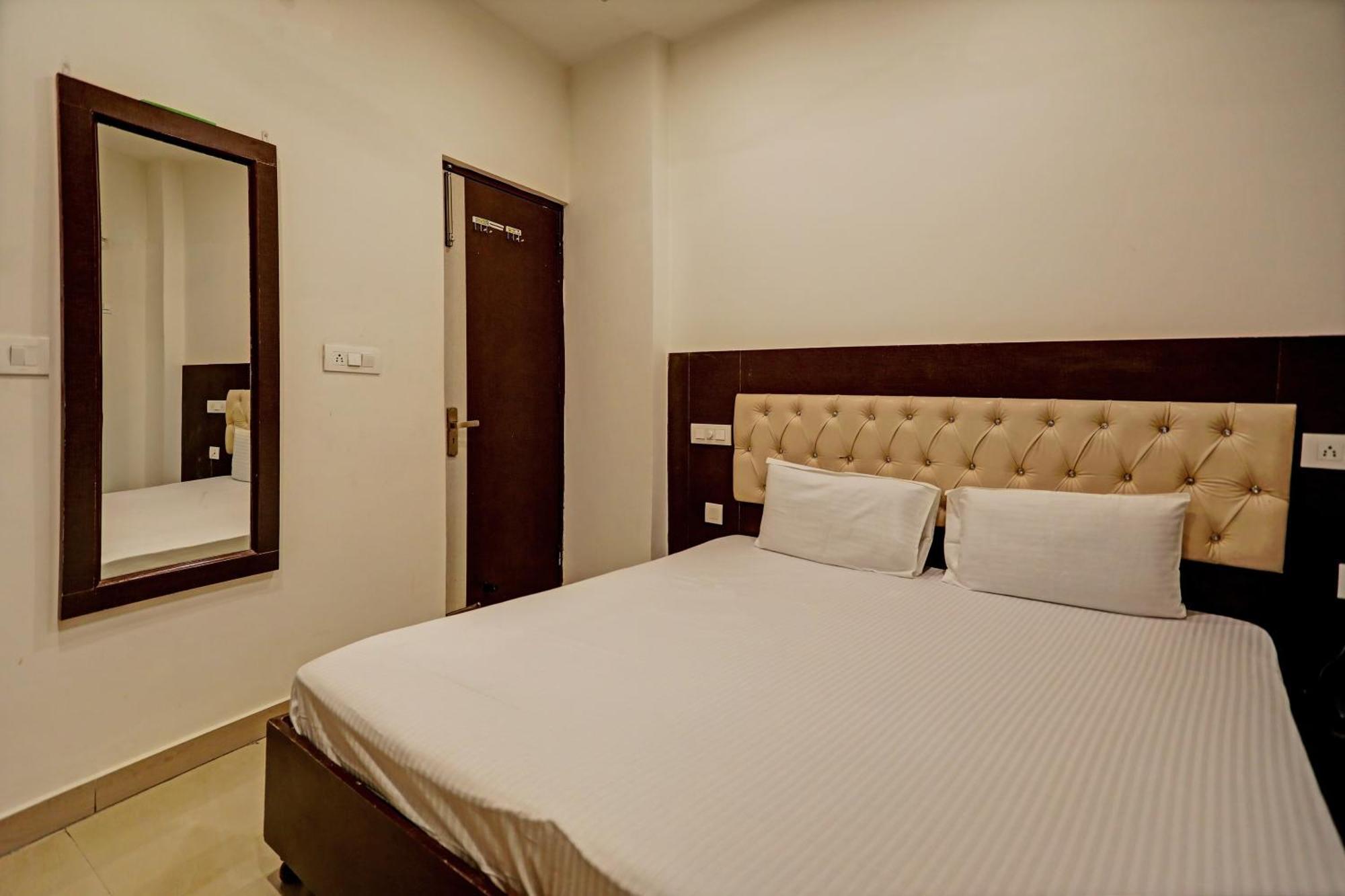 Oyo Hotel The Red Hut Chandīgarh 外观 照片