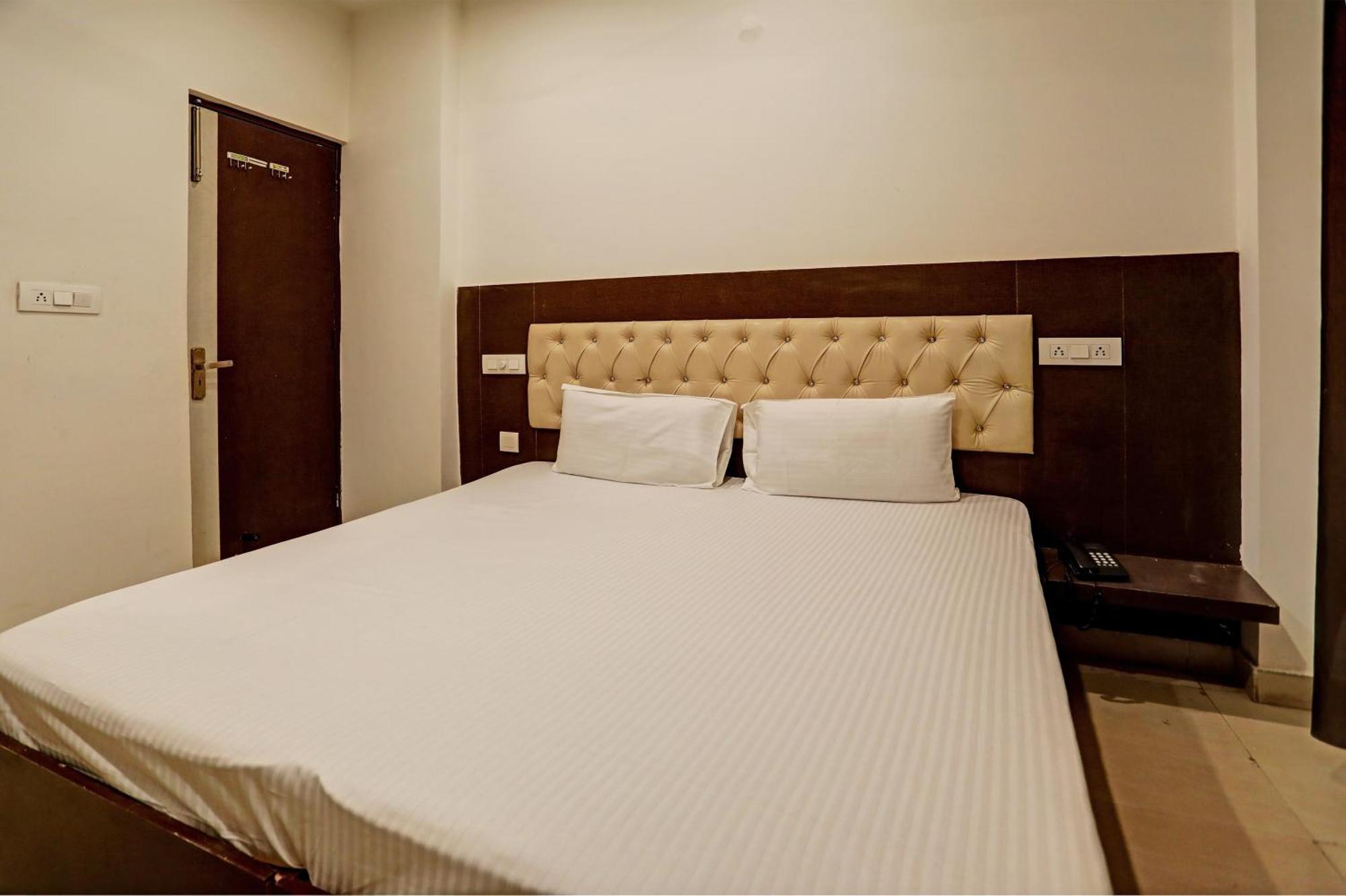 Oyo Hotel The Red Hut Chandīgarh 外观 照片